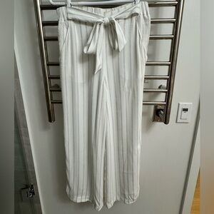 Aritzia Wilfred Flowy Wide Leg White Pinstripe Pants Elastic Waistband Sz M
